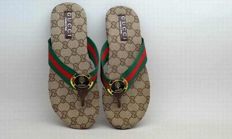 Gucci Slippers Woman--057